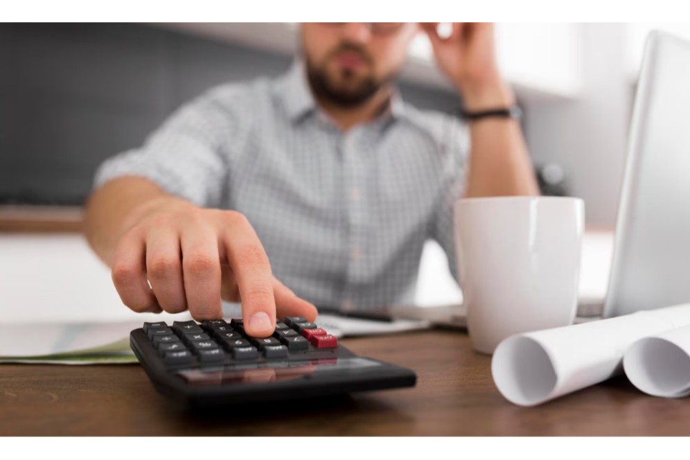 Директора саяногорской дорожно-строительной компании обвиняют в уклонении от уплаты налогов на 26 млн руб.