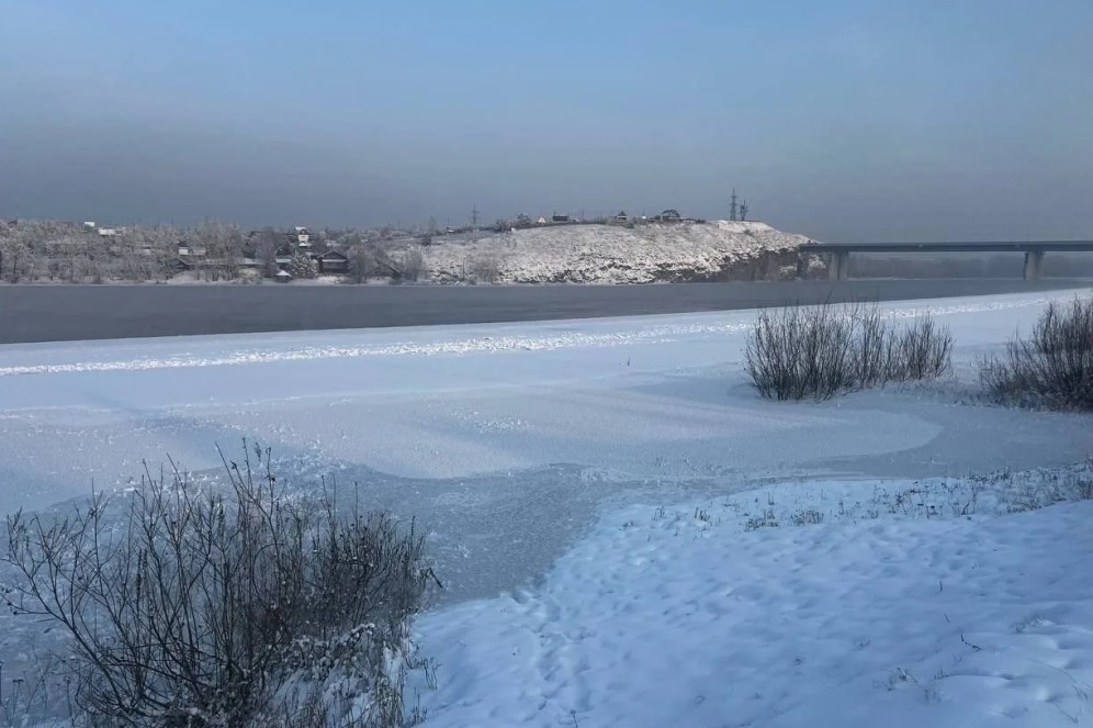 Ледовый затор на Енисее чуть не привел к подтоплению дач в Подсинем