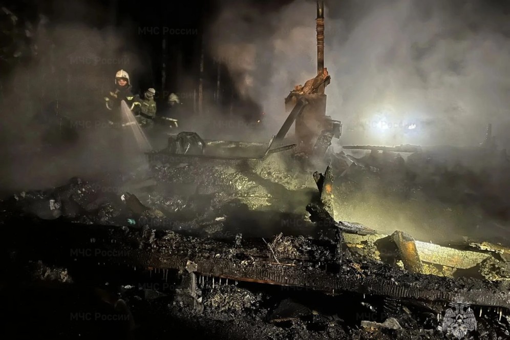 Стали известны подробности пожара с тремя погибшими на базе отдыха "Берендей"