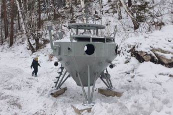 Ностальгический экспонат: «летающую тарелку» установили недалеко от Мраморки