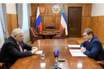 Глава Хакасии Валентин Коновалов встретился с депутатом Госдумы Казбеком Тайсаевым