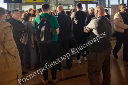 В Красноярске отдыхающие больше суток не могут вылететь во Вьетнам