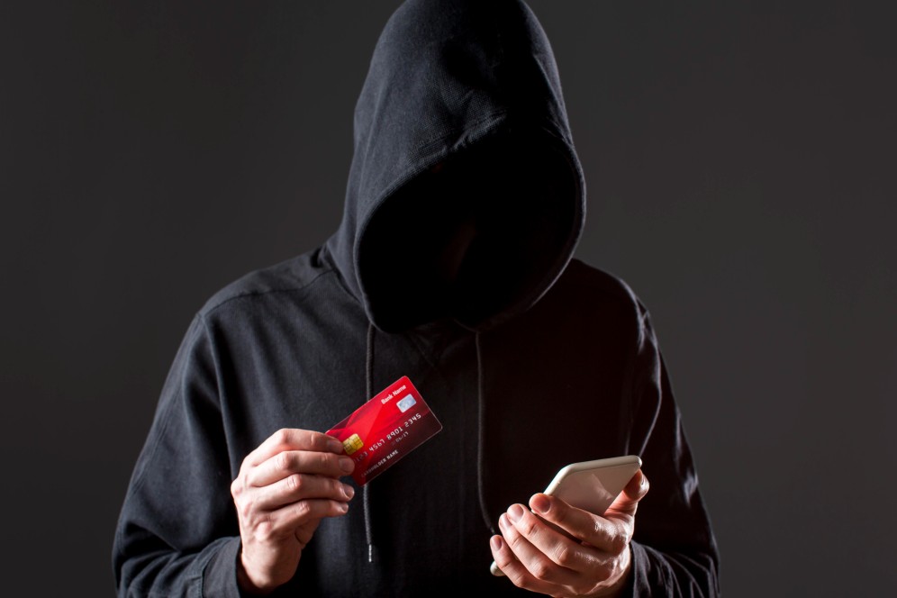 Сотрудники театра им. Лермонтова стали жертвами мошенников