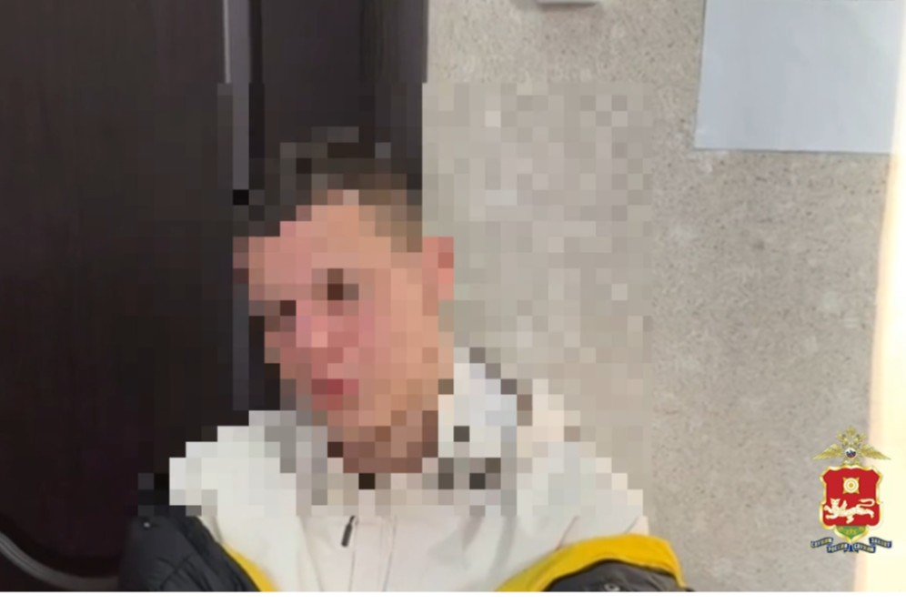 Хакасские полицейские взяли под стражу новосибирского подростка-курьера, причастного к аферам против шести пожилых женщин