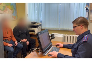 Начальника ГИБДД в Краснотуранском районе подозревают в получении взятки автомобилем и деньгами