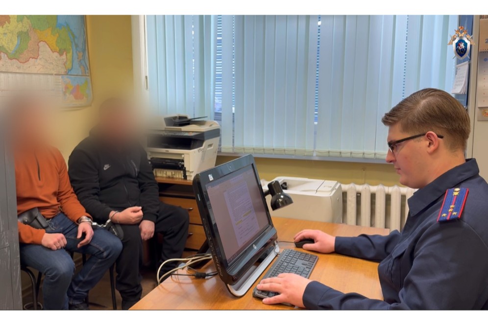 Начальника ГИБДД в Краснотуранском районе подозревают в получении взятки автомобилем и деньгами