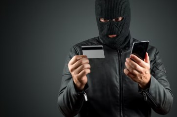 В Норильске жертвами мошенников стали пенсионерка и преподаватель, потерявшие 21,7 млн руб.