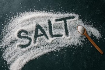 Чрезмерное потребление соли связали с ухудшением памяти и тревожностью