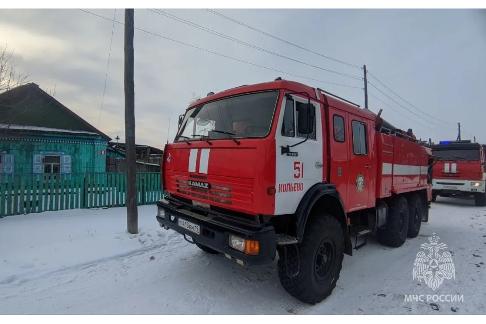 Недосмотр за печами и замыкание проводки привели к пожарам в Хакасии