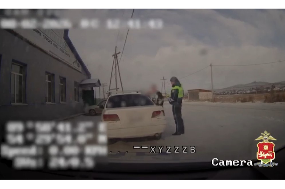 Житель Красноярского края предъявил инспекторам из Хакасии поддельные права