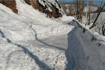 На дорогу Курагино-Черемшанка в Красноярском крае сошел снег - движение ограничено