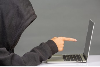 Мошенники под видом замены домофона пытались обмануть саяногорца на 2,35 млн рублей