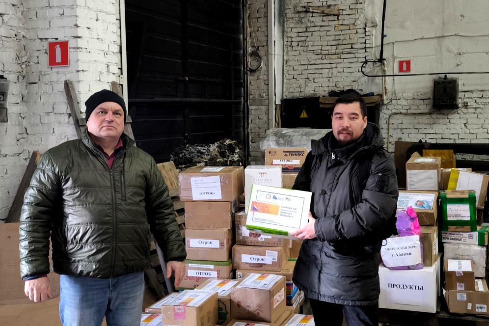 Хакасия направила гуманитарную помощь библиотекам ЛНР ко Дню книгодарения