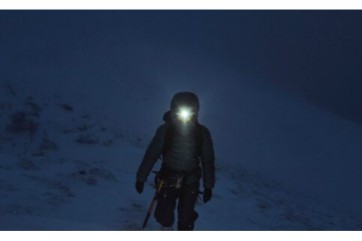 В Хакасии транспортный полицейский спас замерзающего мужчину у аэропорта Абакан