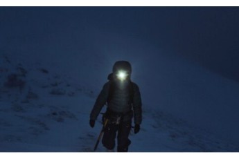 В Хакасии транспортный полицейский спас замерзающего мужчину у аэропорта Абакан