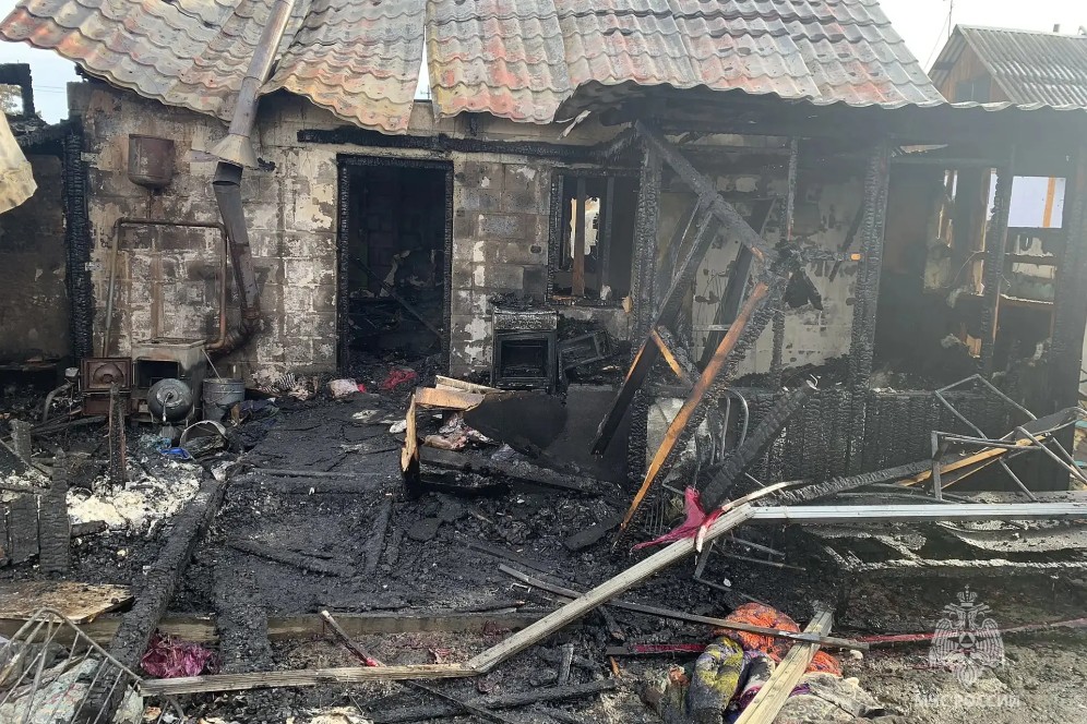 Печь установили слишком близко к стенам: в Абакане сгорел дом в СНТ