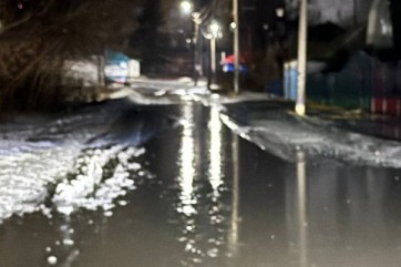 В Абазе откачивают лужи после февральского дождя и ждут гололеда