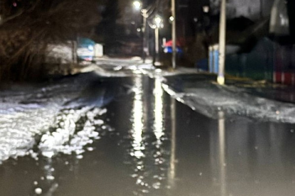 В Абазе откачивают лужи после февральского дождя и ждут гололеда