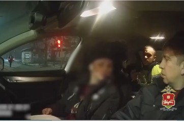 До слез: в Черногорске пьяный бесправник разбил новую Mazda, уходя от ГАИ