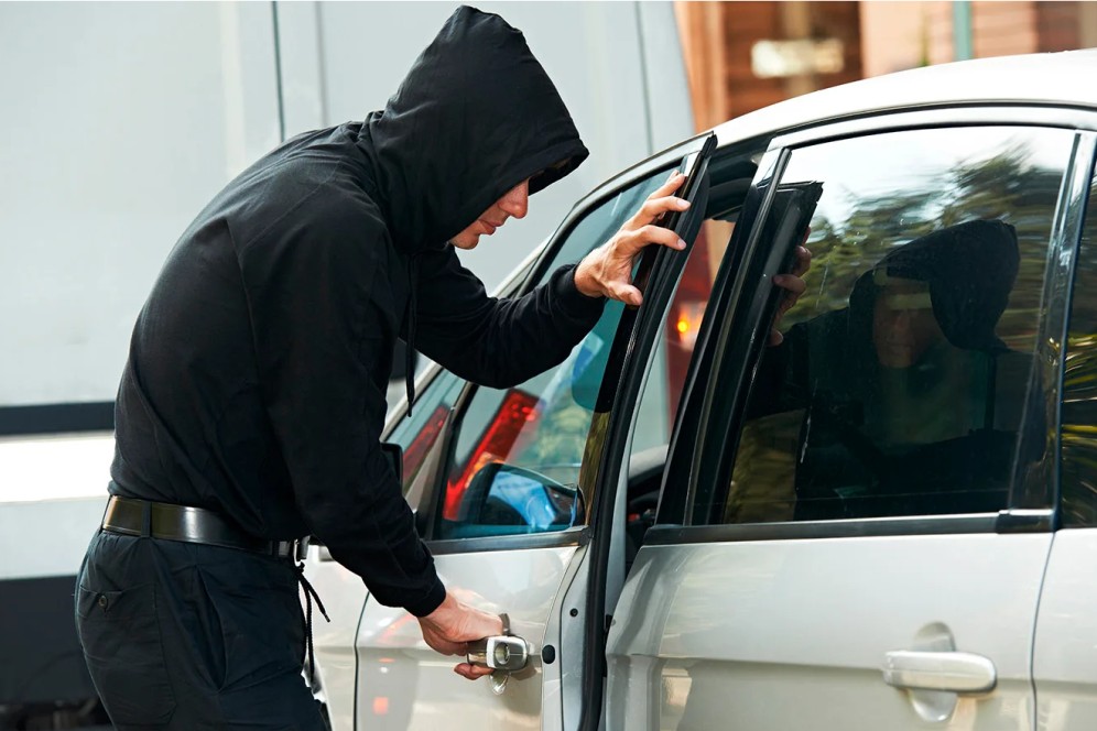 Полицейские Абакана раскрыли угон "ВАЗа" и вернули автомобиль владельцу