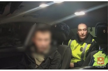 В Хакасии пьяный водитель без прав показал инспекторам поддельное удостоверение