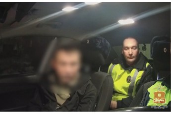 В Хакасии пьяный водитель без прав показал инспекторам поддельное удостоверение