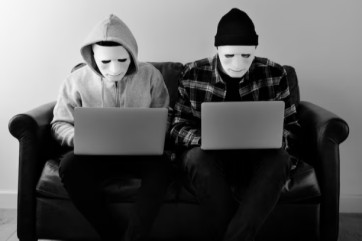 Россиян предупредили о мошенничестве через приглашения в чаты подъездов