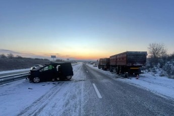 Водитель "Honda" в Алтайском районе Хакасии погиб, съехав в стоящий грузовик