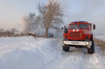 В Хакасии из-за недосмотра за печью загорелась крыша дома