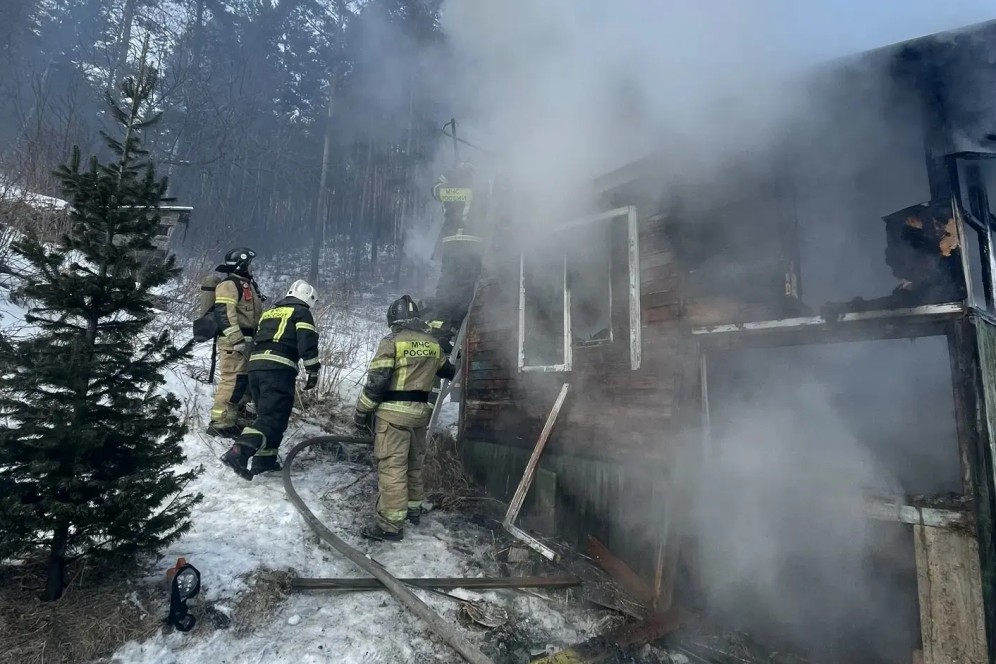 В выходные в Хакасии огнеборцы тушили сауну, дачу, жилье и автомобили