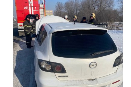 В Абакане горели гараж и автомобиль