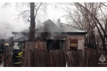 Загорание жилого дома в Черногорске ликвидировано без пострадавших