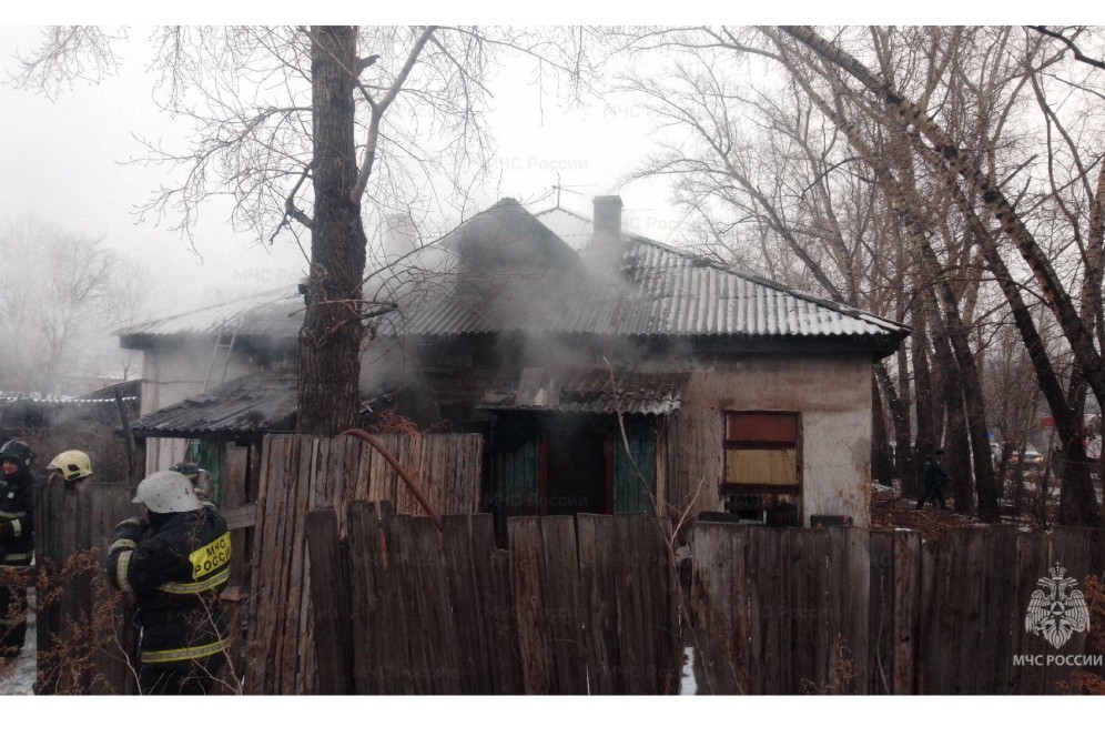 Загорание жилого дома в Черногорске ликвидировано без пострадавших