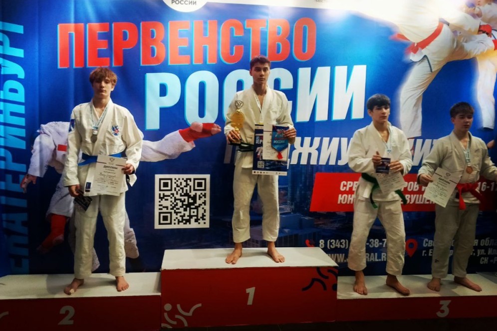 Серебро первенства России по джиу-джитсу взял спортсмен из Хакасии Станислав Франц