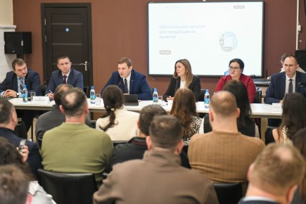 Валентин Коновалов поддержал пищевиков Хакасии: приоритет — экспорт и федеральные сети