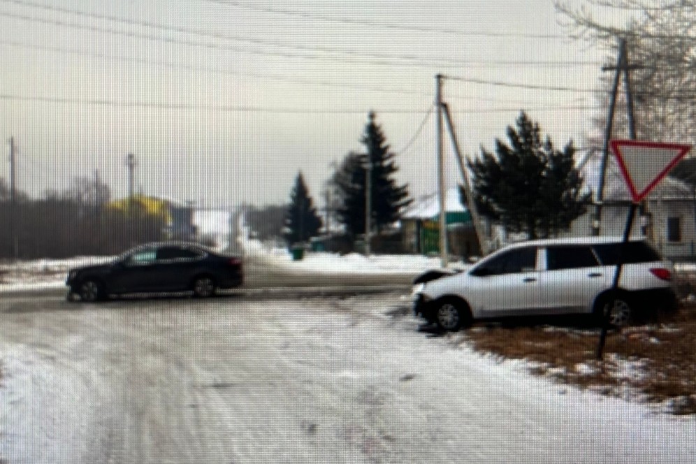 Непредоставление преимущества в Черногорске привело к аварии с травмированной пассажиркой