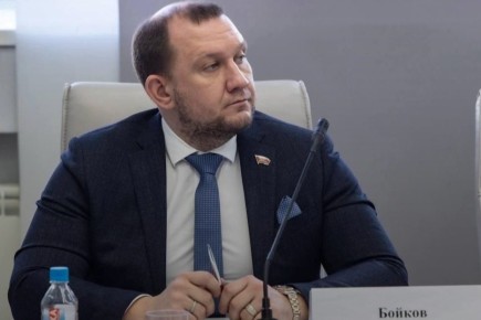 Депутат заксобрания Красноярского края, обвиняемый в мошенничестве с майнингом, может скрываться в Таиланде