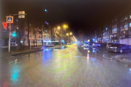 В Абакане водитель сбил женщину на регулируемом переходе