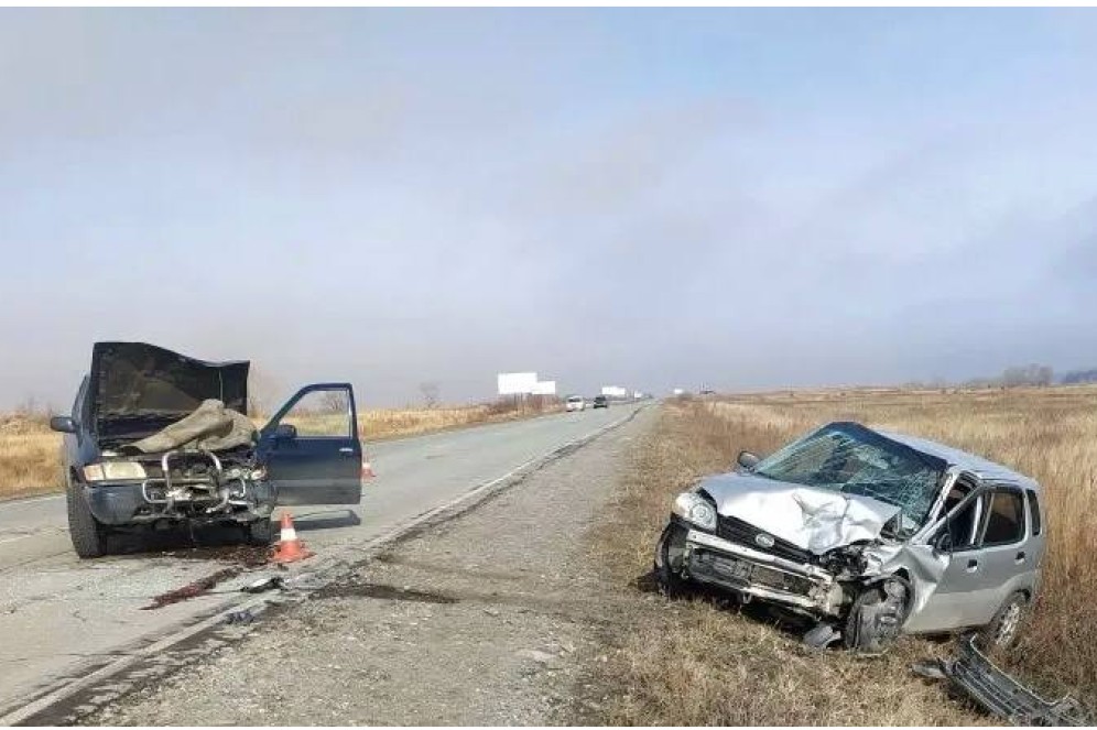 Выезд на встречную полосу спровоцировал ДТП под Саяногорском: пострадал один человек