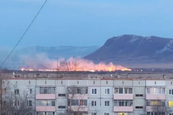 В Хакасии тушат ландшафтный пожар в двух километрах от Пригорска