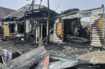 Короткое замыкание уничтожило дом и гараж в Саяногорске