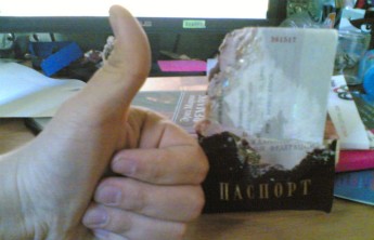 Житель Абакана порвал паспорт своей возлюбленной