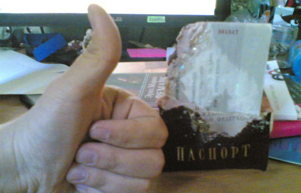 Житель Абакана порвал паспорт своей возлюбленной