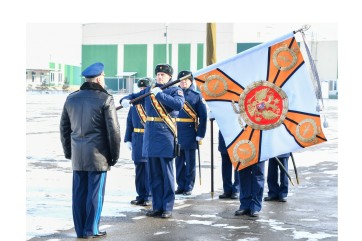 Глава Хакасии принял участие в церемонии вручения боевых знамен воинским формированиям