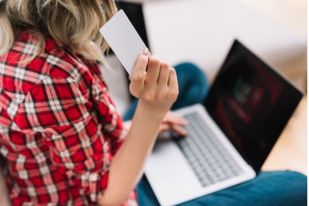 Мошенники под видом скидочного промокода обворовали жительницу Абакана