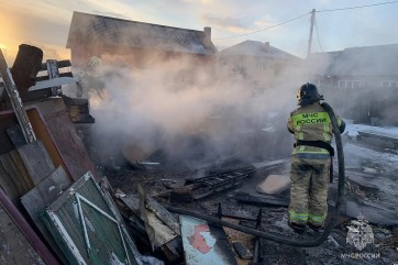 За выходные в Хакасии зафиксировали 18 пожаров, включая дома и бани