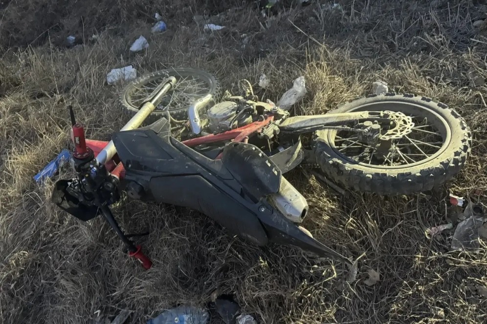 В Саяногорске водитель мотоцикла съехал в оросительный канал