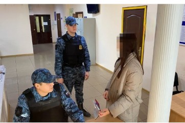 В Хакасии у посетительницы суда в паспорте нашли наркотик