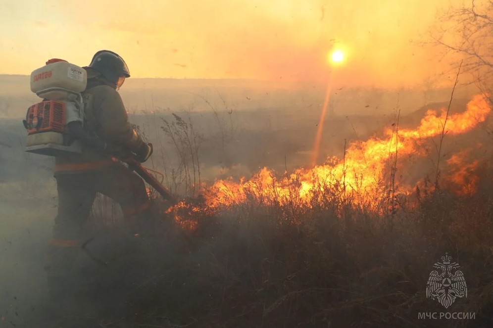 Десять палов травы потушили в Хакасии за сутки на фоне потепления