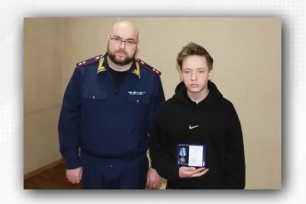 Подросток из Хакасии награжден медалью СК России за спасение девочки от собаки